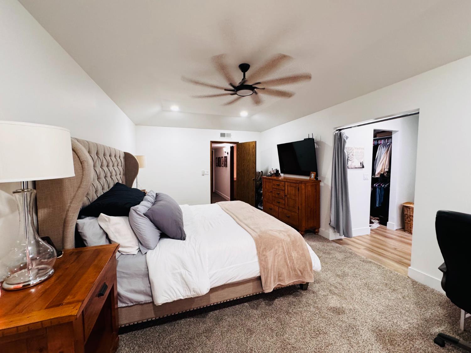 2560 Chestnut St, Hanford, CA 93230