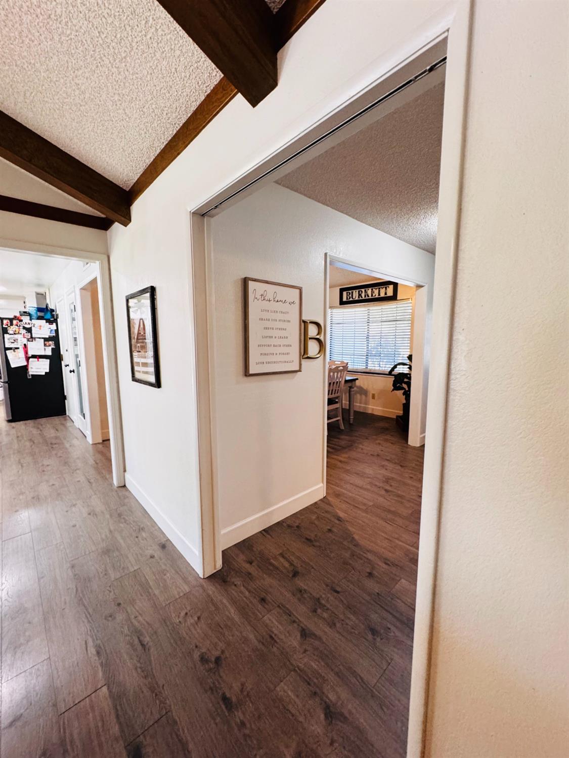2560 Chestnut St, Hanford, CA 93230