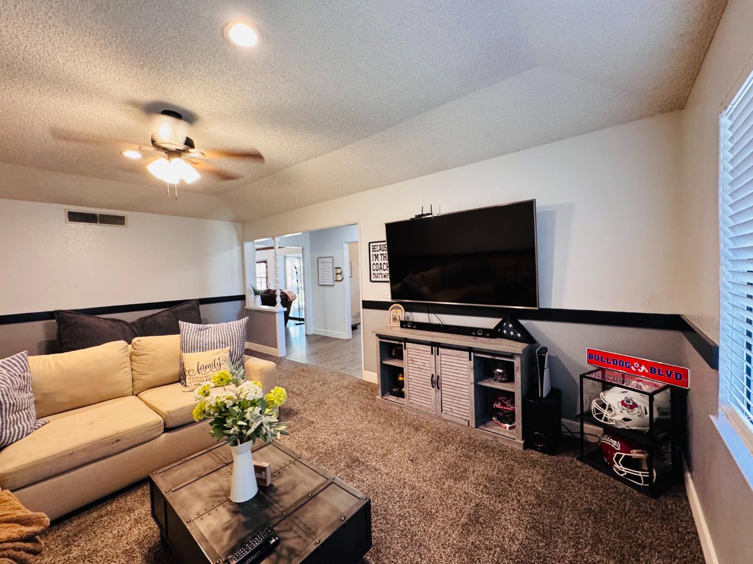 2560 Chestnut St, Hanford, CA 93230