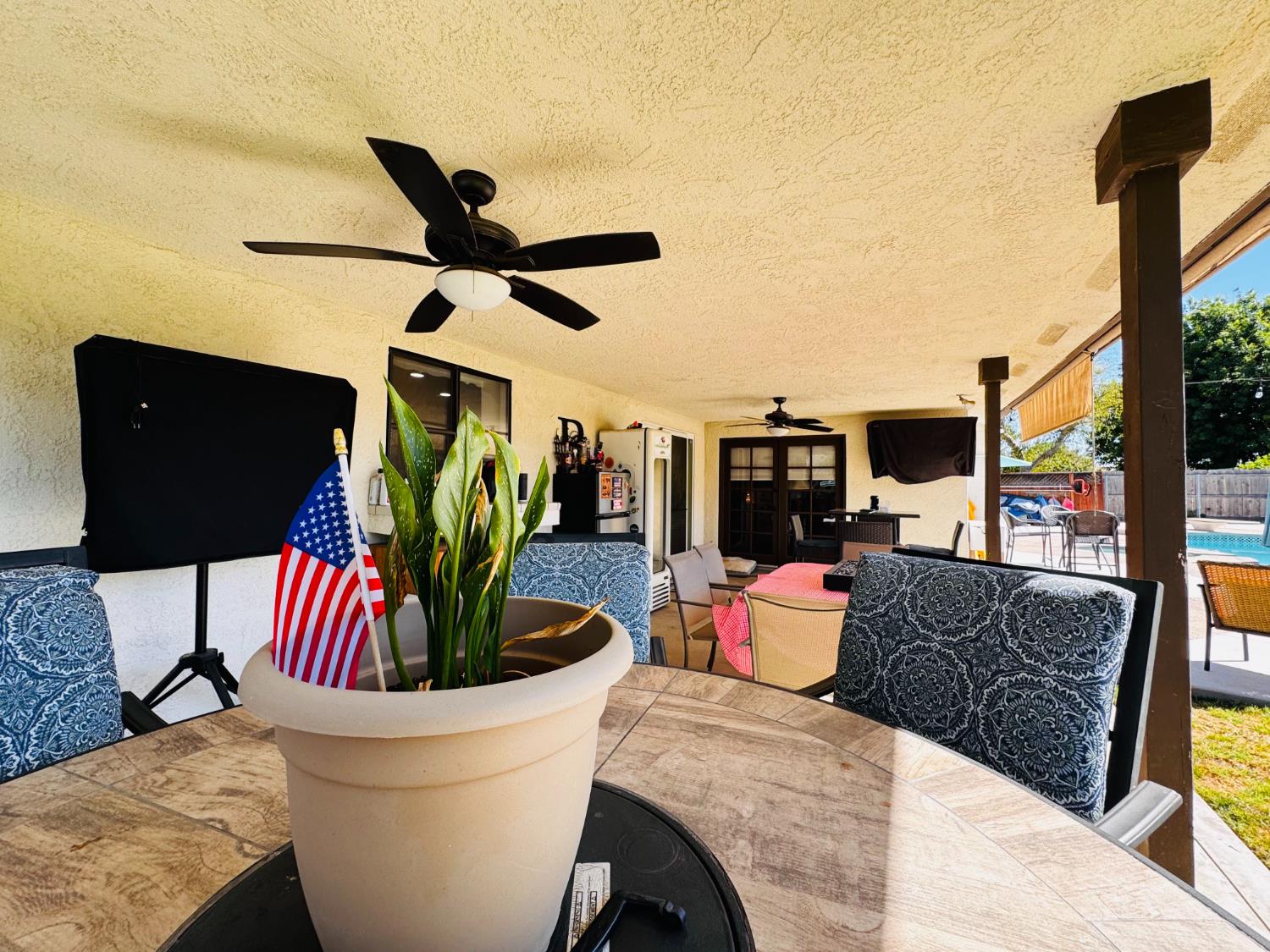 2560 Chestnut St, Hanford, CA 93230