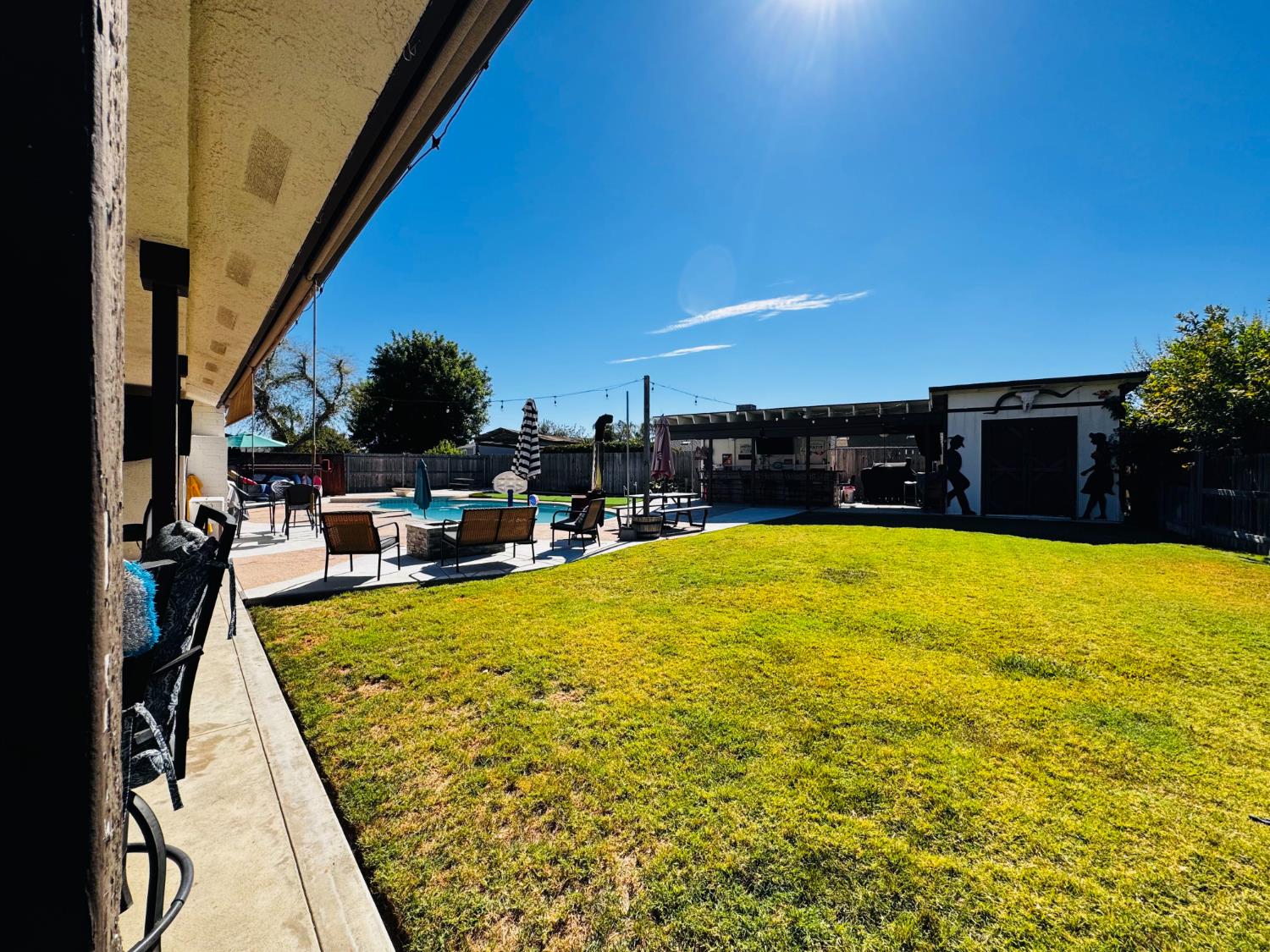 2560 Chestnut St, Hanford, CA 93230