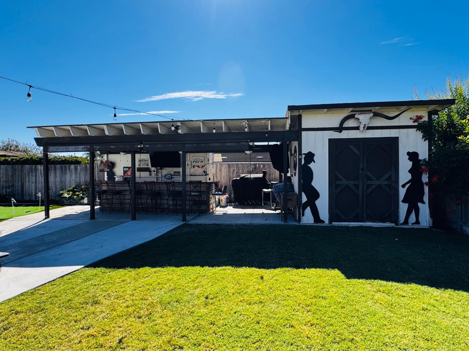 2560 Chestnut St, Hanford, CA 93230