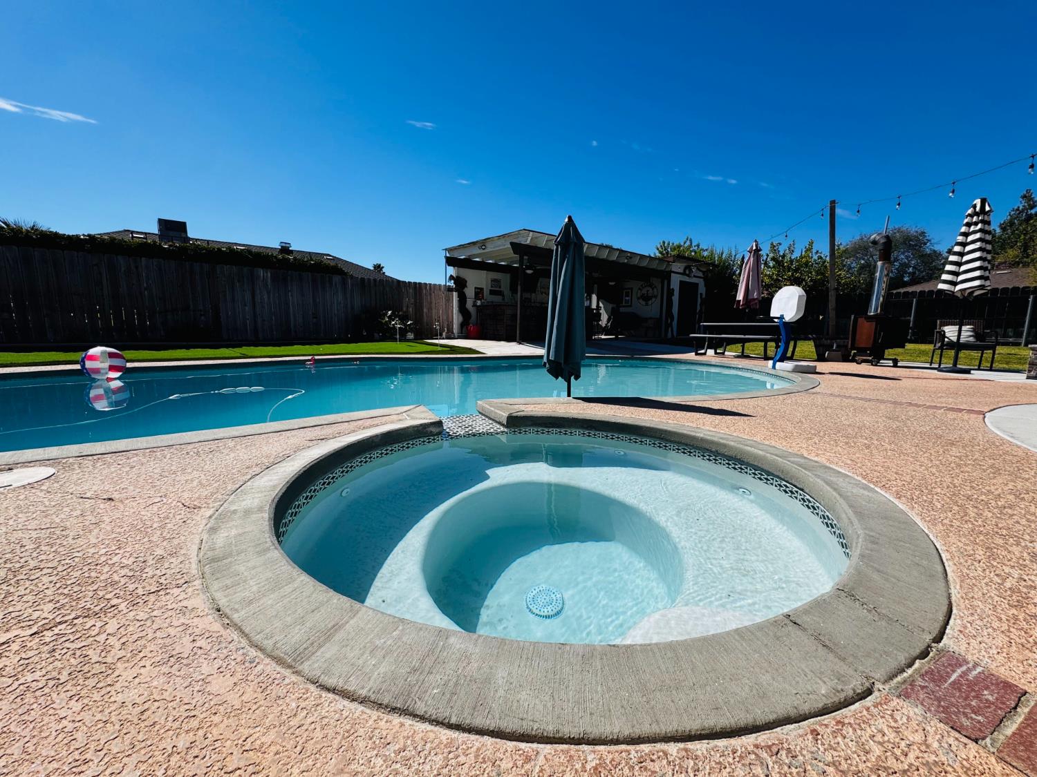2560 Chestnut St, Hanford, CA 93230