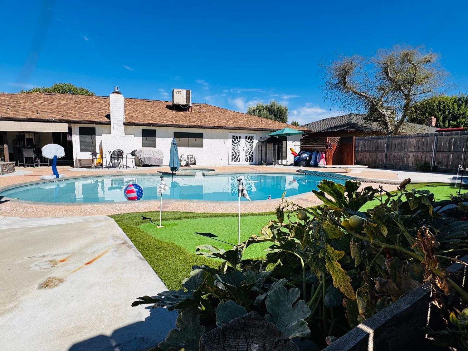 2560 Chestnut St, Hanford, CA 93230