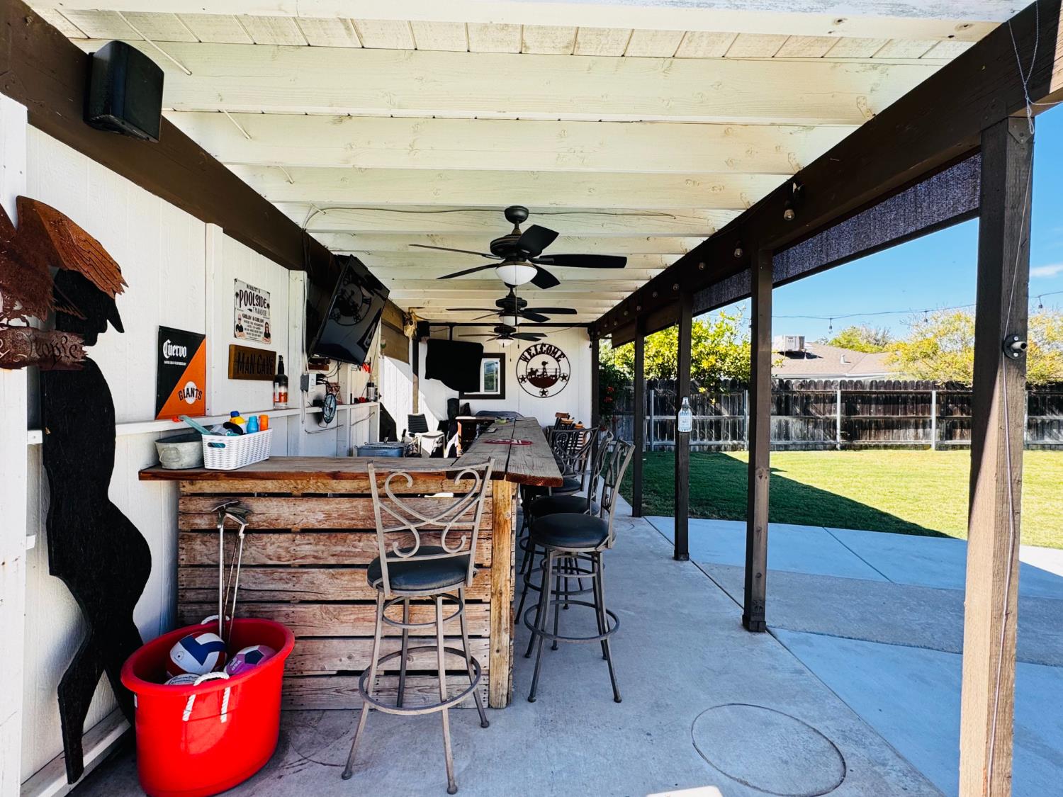 2560 Chestnut St, Hanford, CA 93230