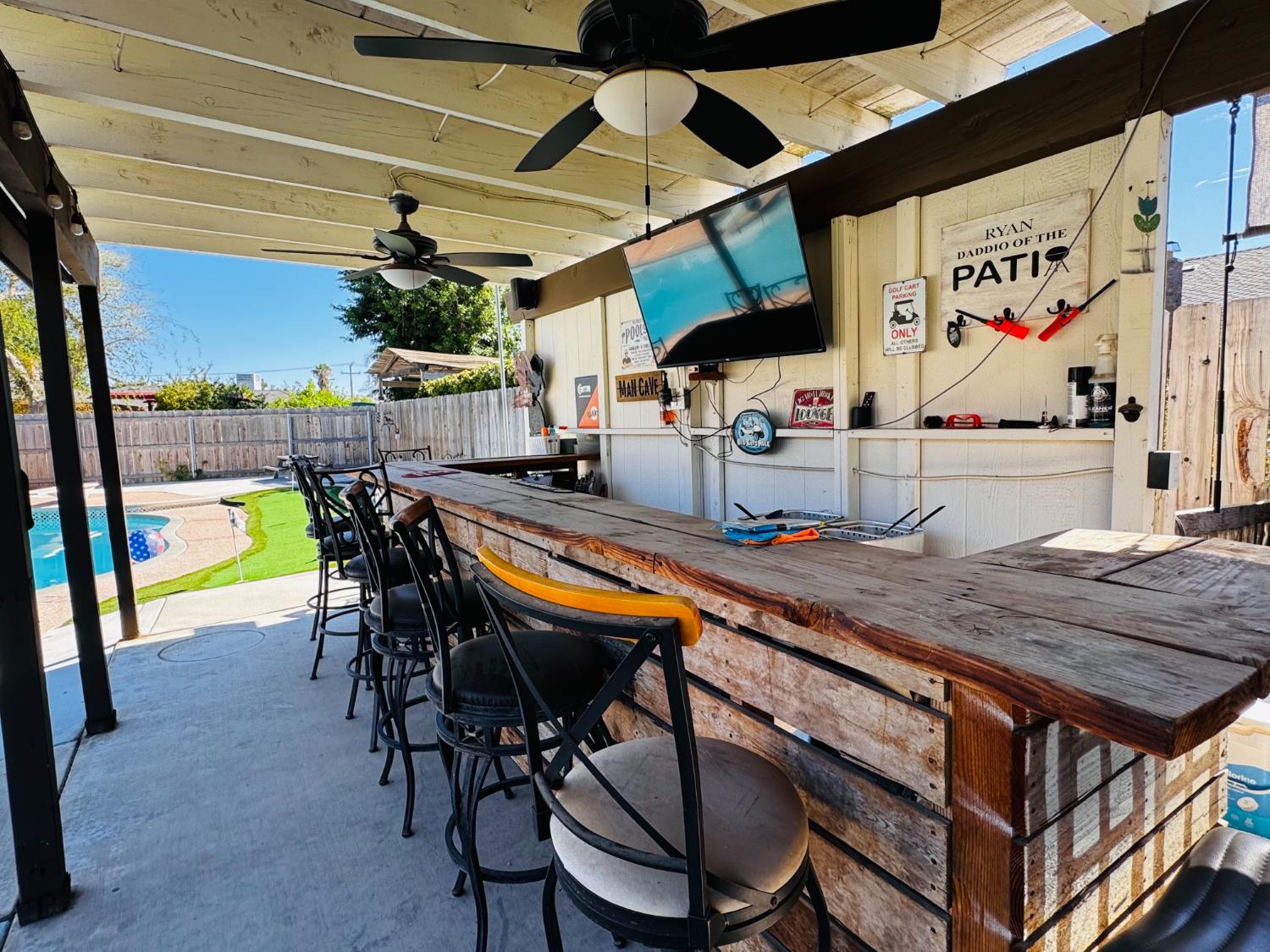 2560 Chestnut St, Hanford, CA 93230