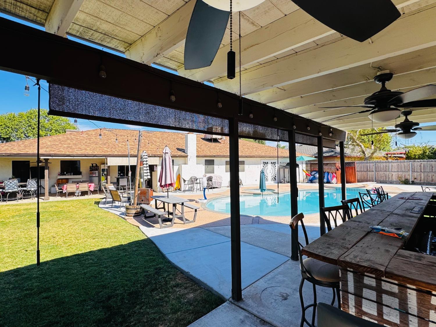 2560 Chestnut St, Hanford, CA 93230