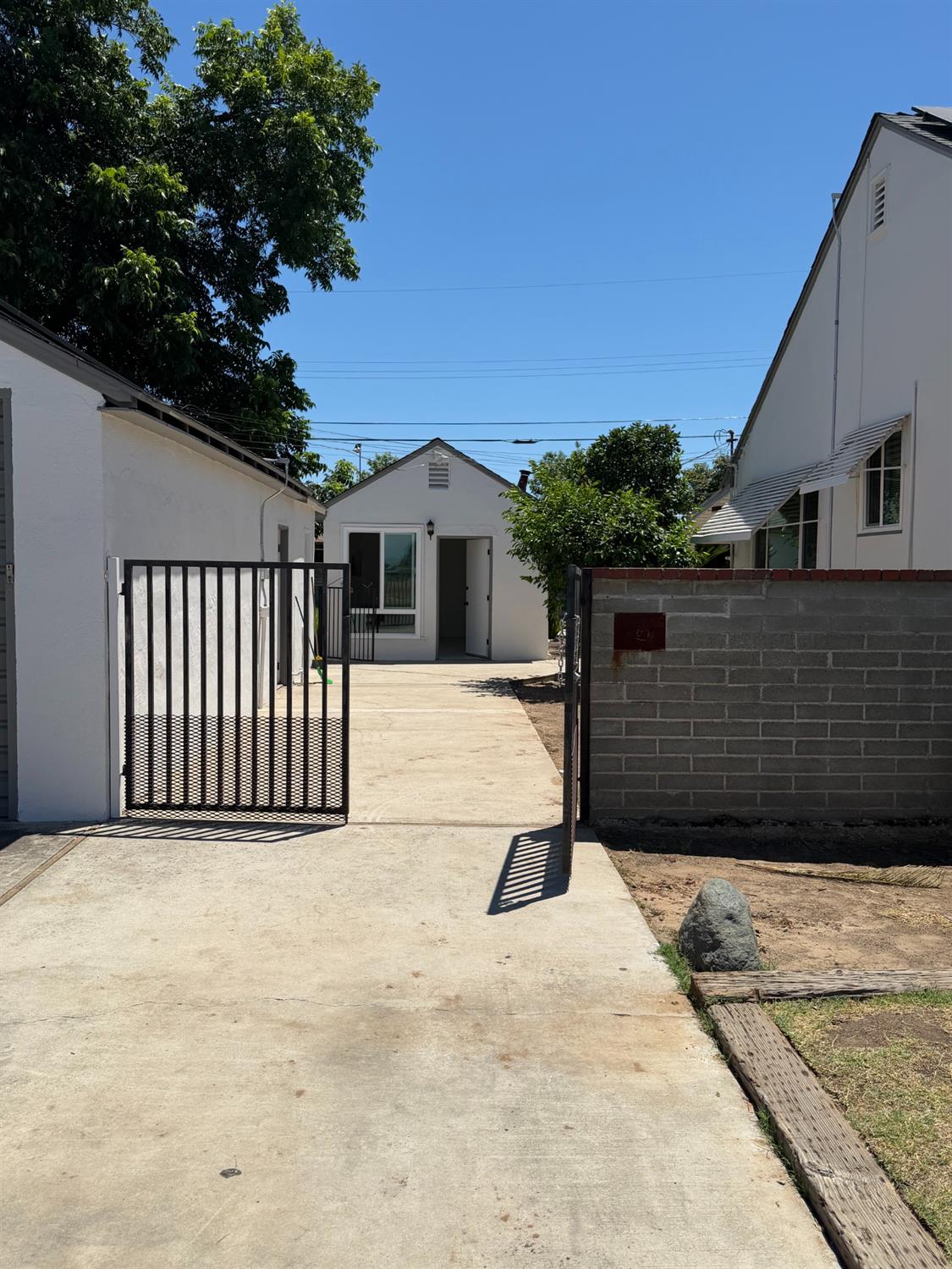 5012 E Belmont Ave, Fresno, CA 93727