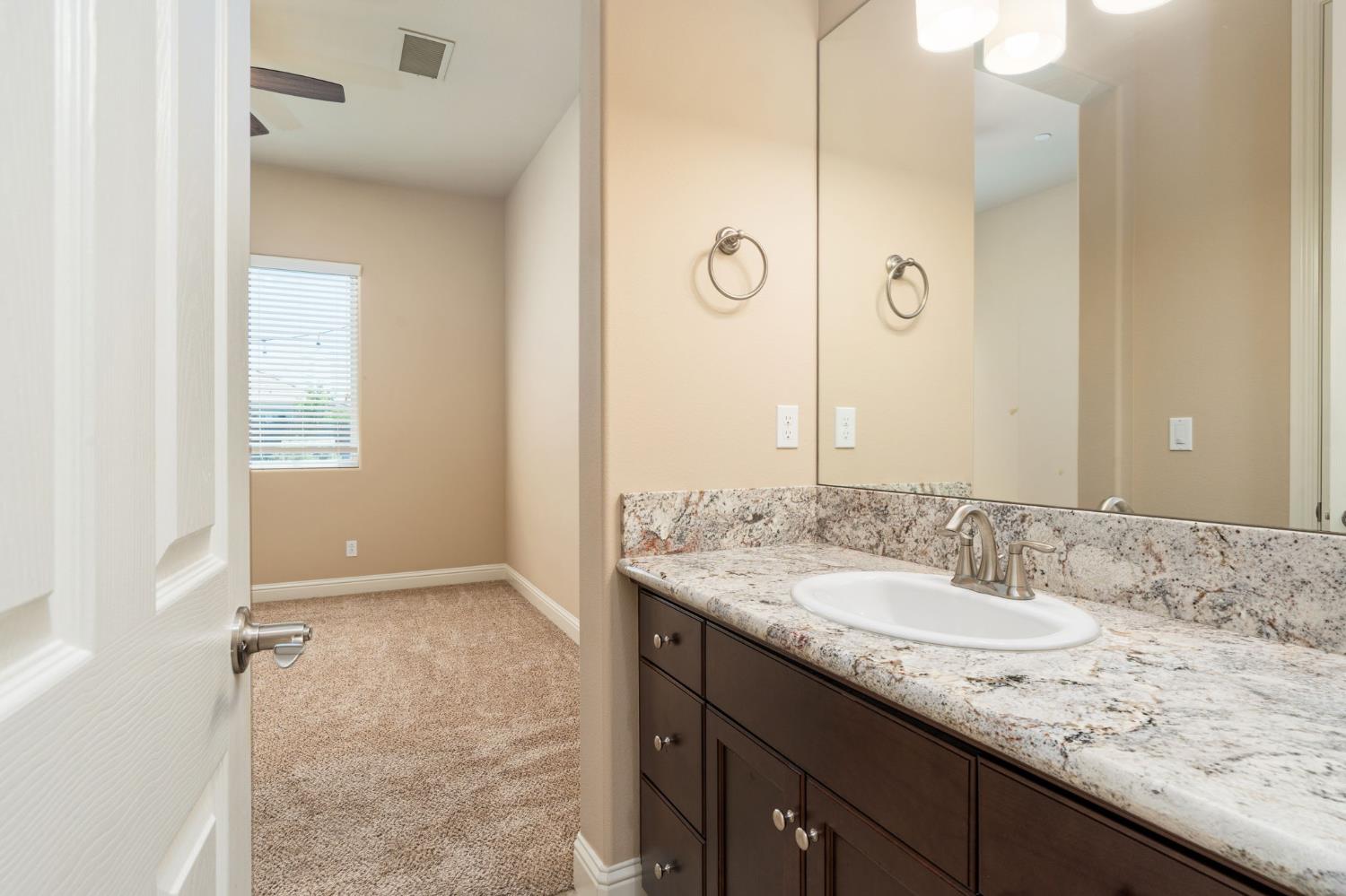 3264 Quincy Ave, Clovis, CA 93619