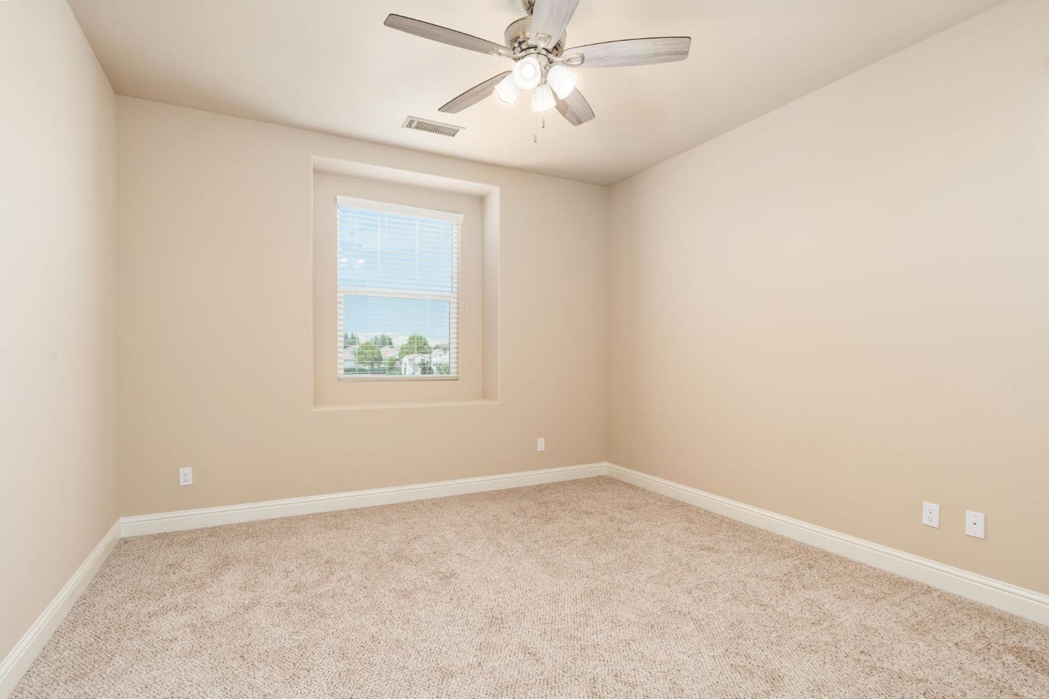3264 Quincy Ave, Clovis, CA 93619