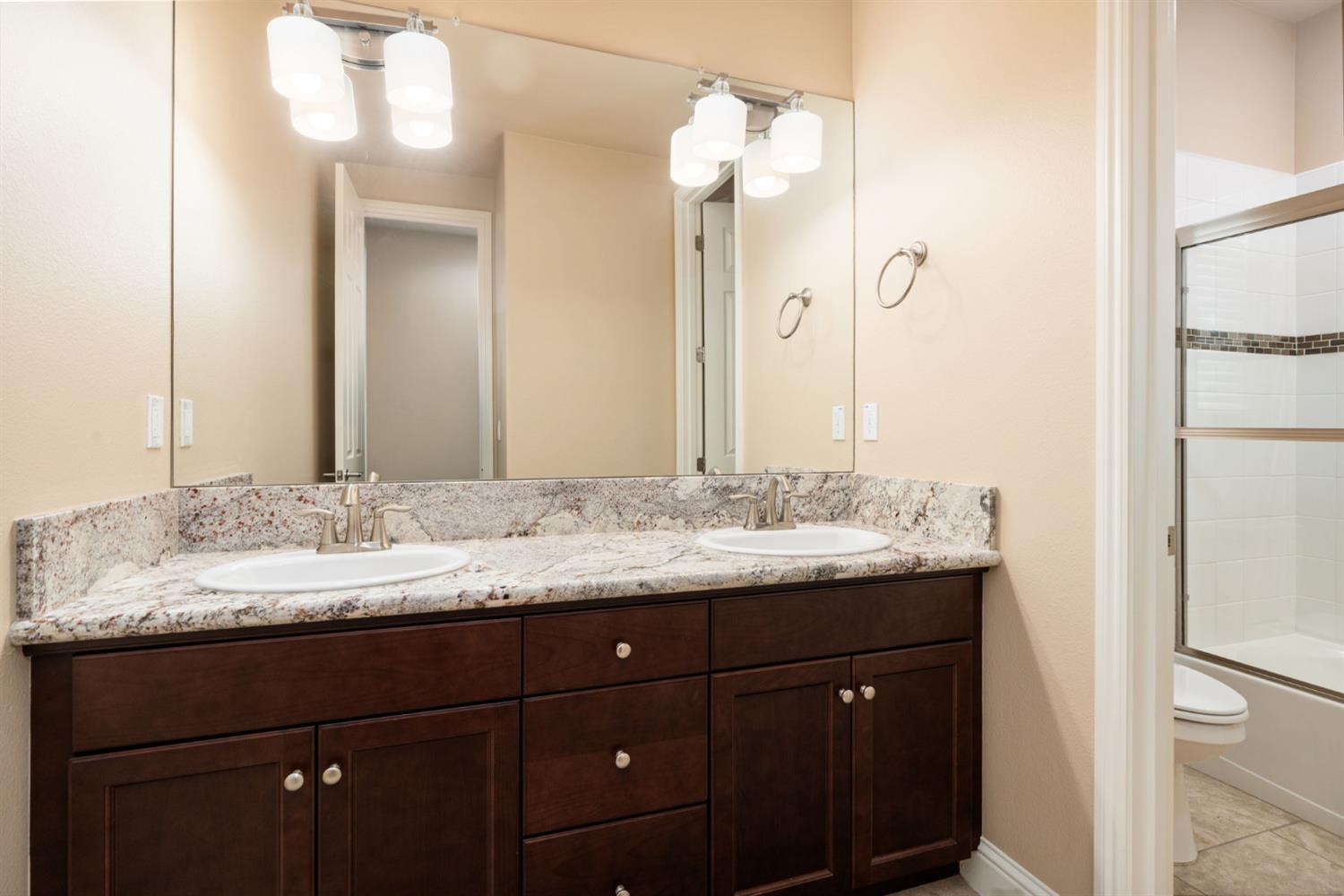 3264 Quincy Ave, Clovis, CA 93619