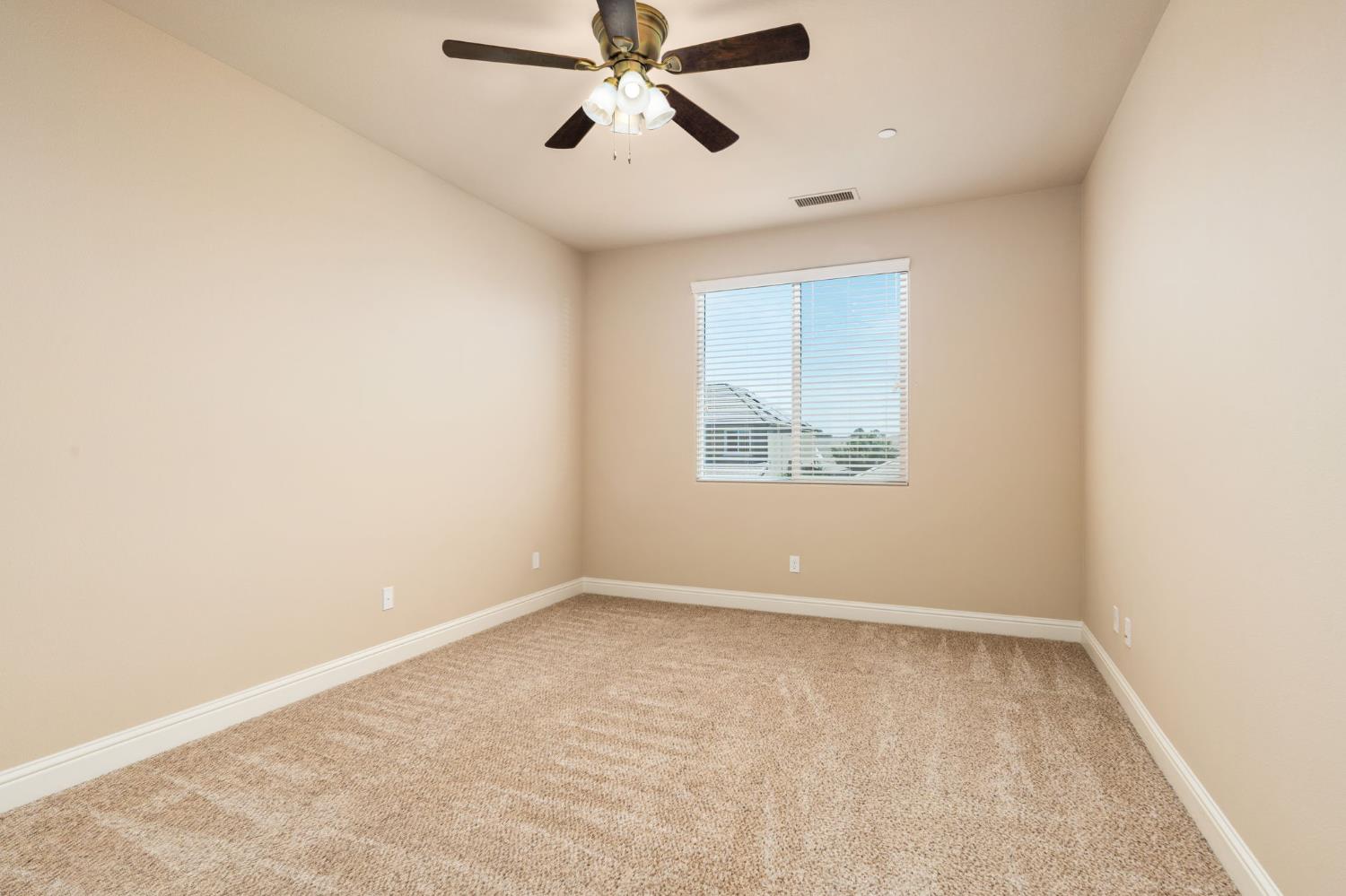 3264 Quincy Ave, Clovis, CA 93619