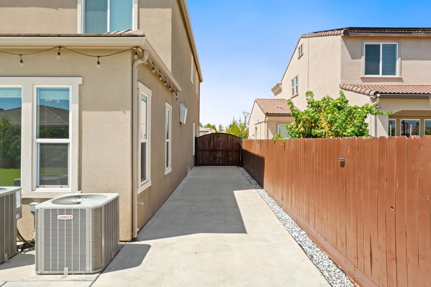 3264 Quincy Ave, Clovis, CA 93619