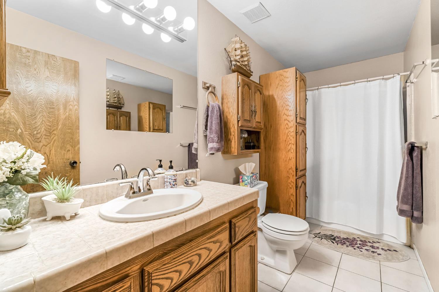 19117 Farallon Rd, Madera, CA 93638