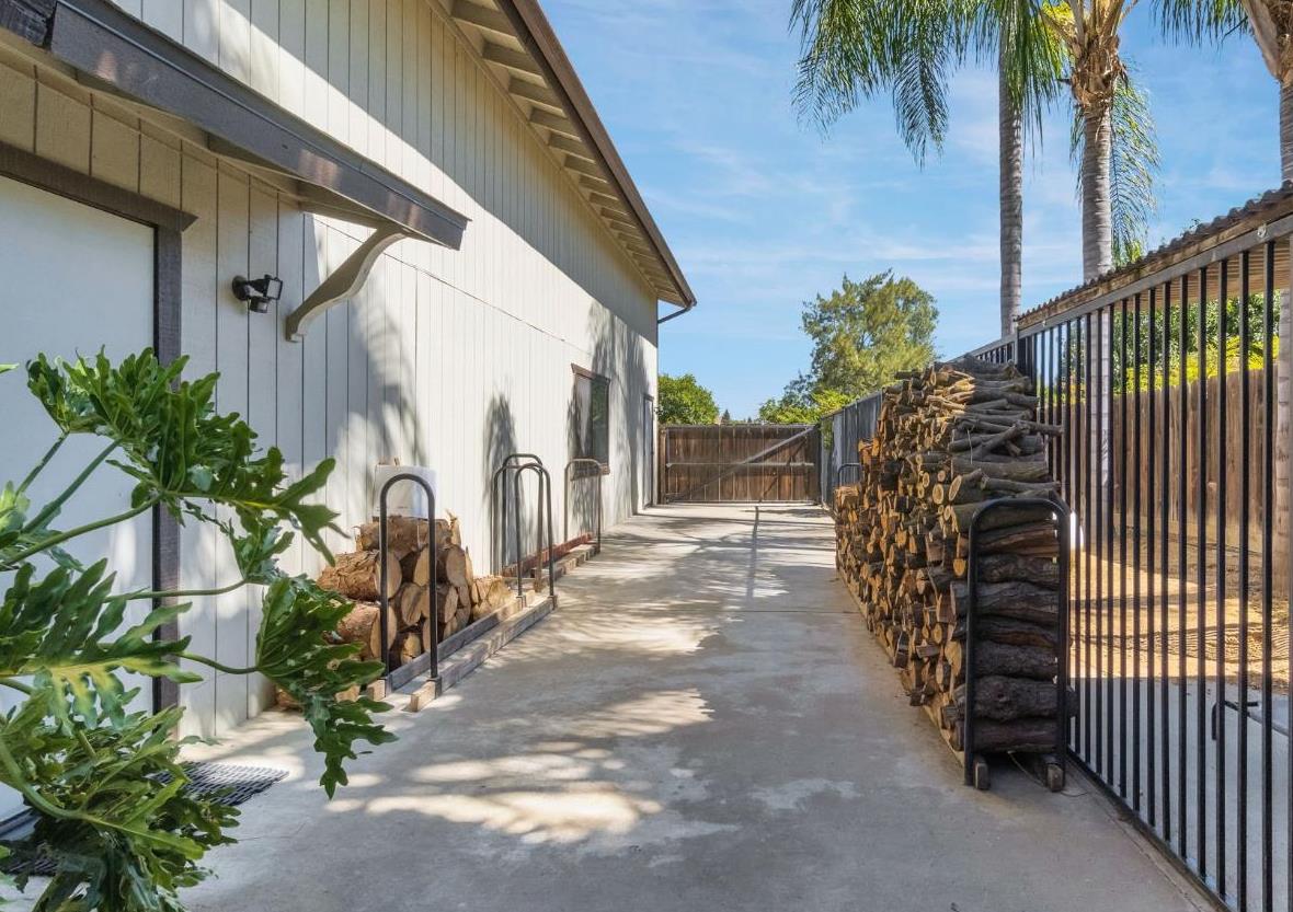 19117 Farallon Rd, Madera, CA 93638