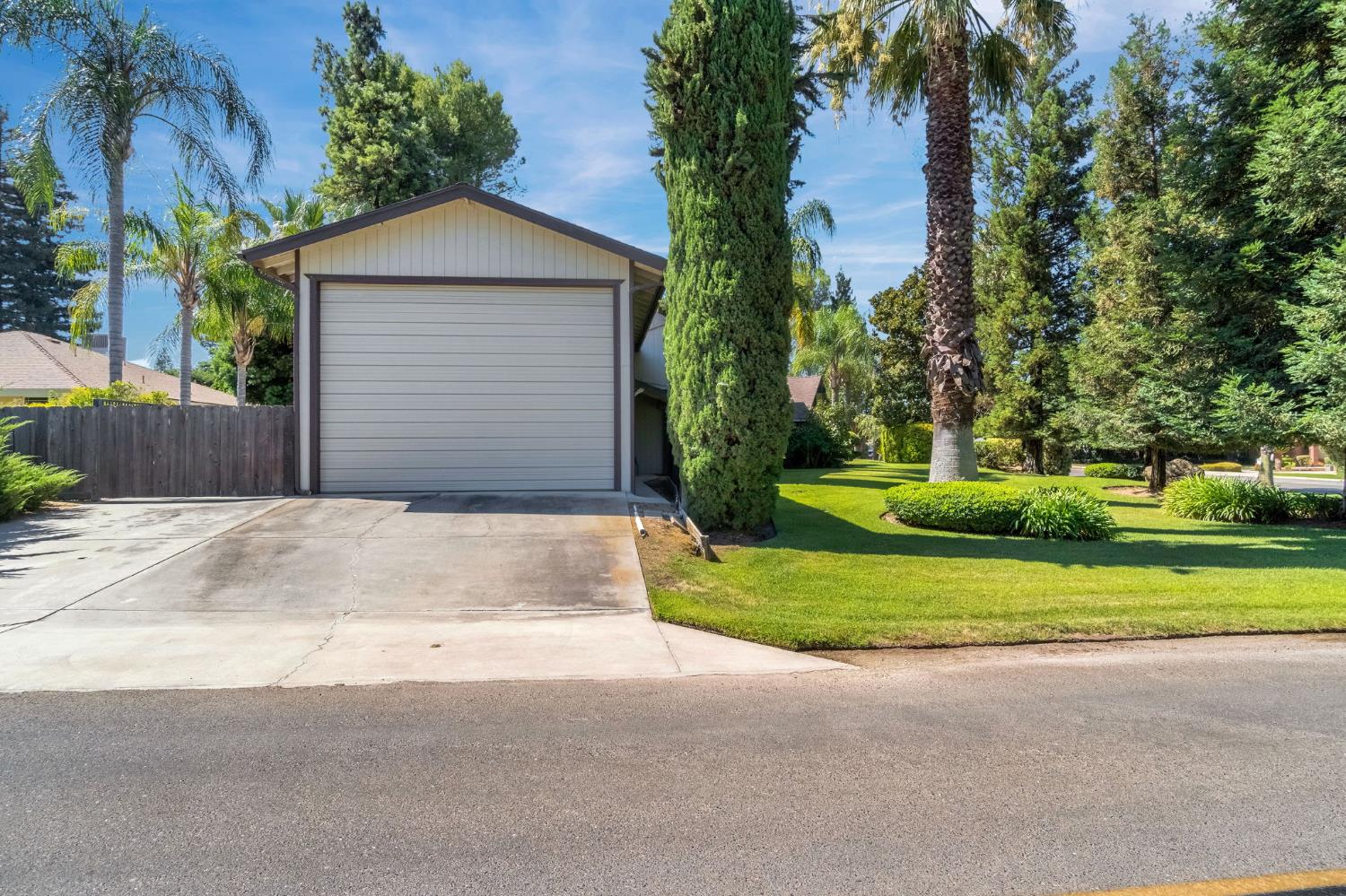 19117 Farallon Rd, Madera, CA 93638