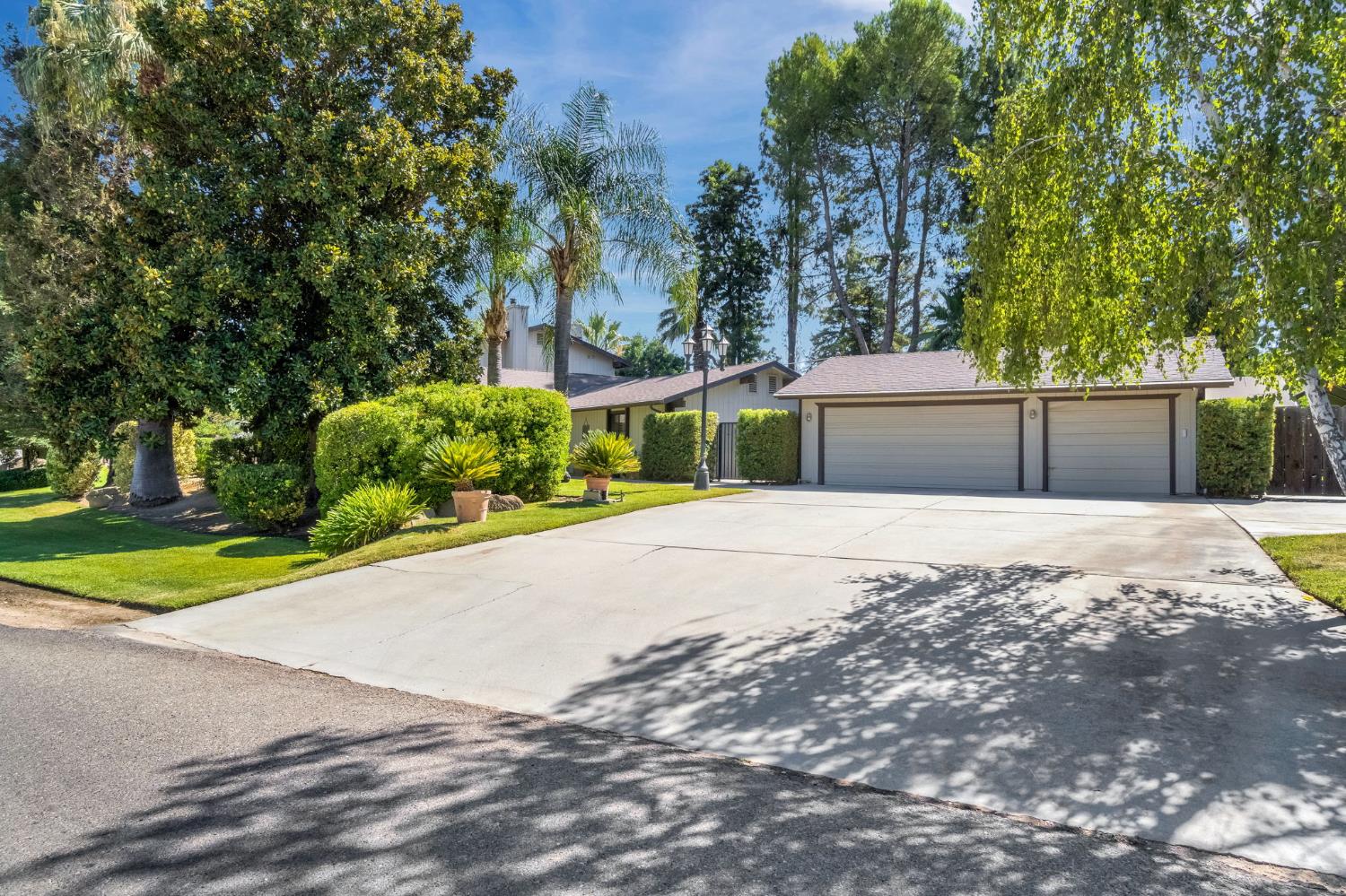 19117 Farallon Rd, Madera, CA 93638