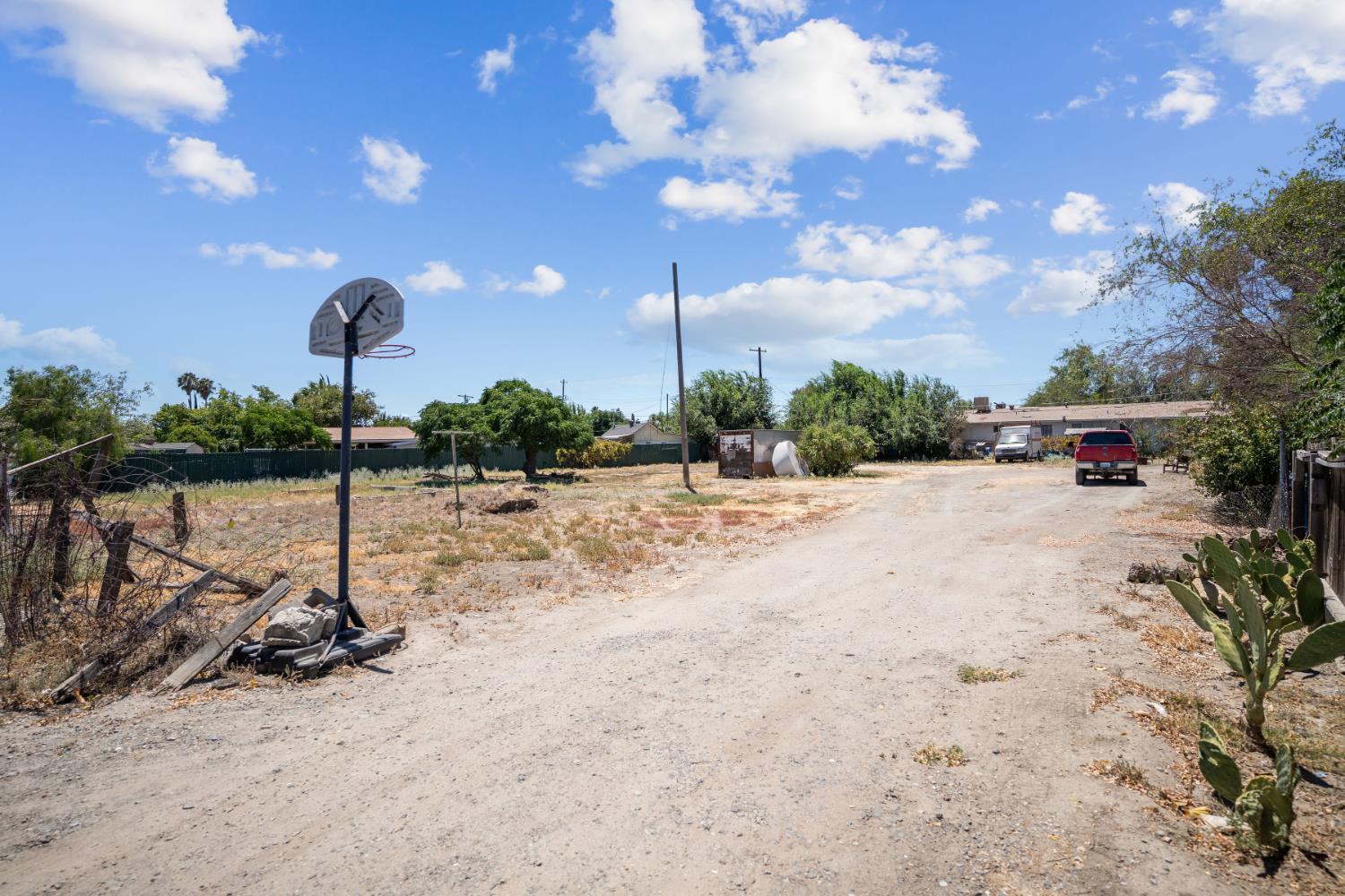 1770 Beehive Dr, Firebaugh, CA 93622