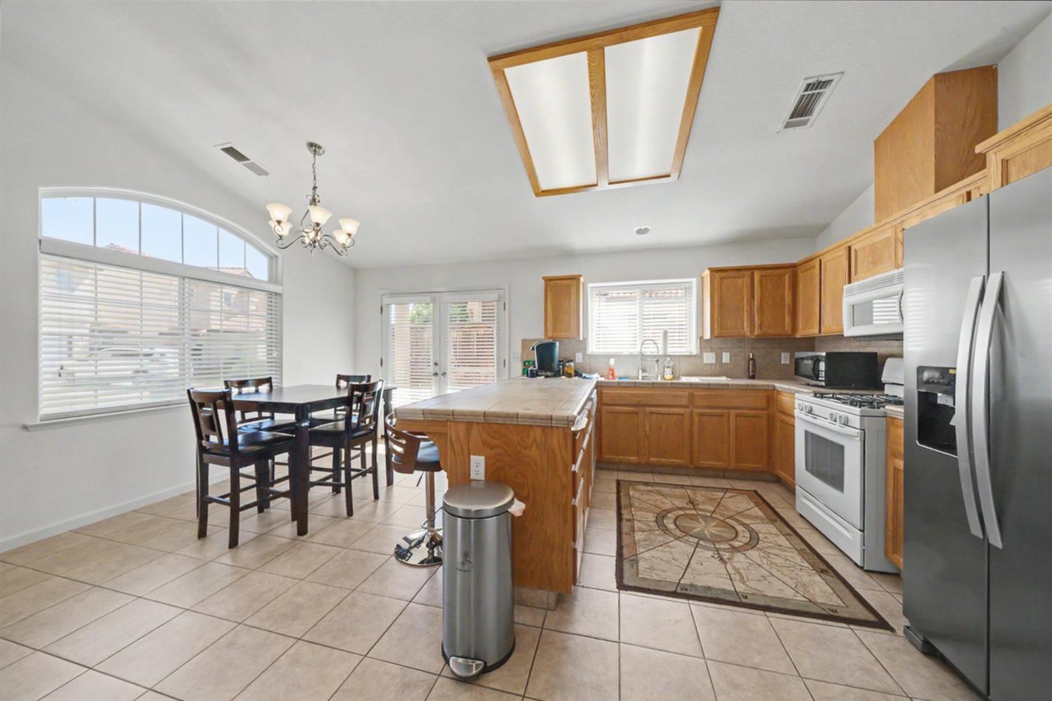268 River Pointe, Madera, CA 93637