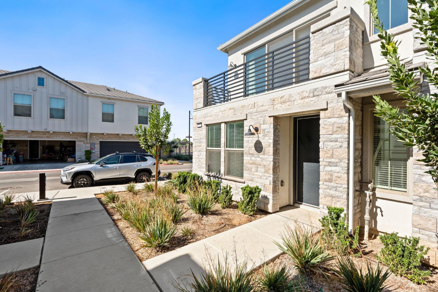 557 N Terry Ln, Clovis, CA 93611