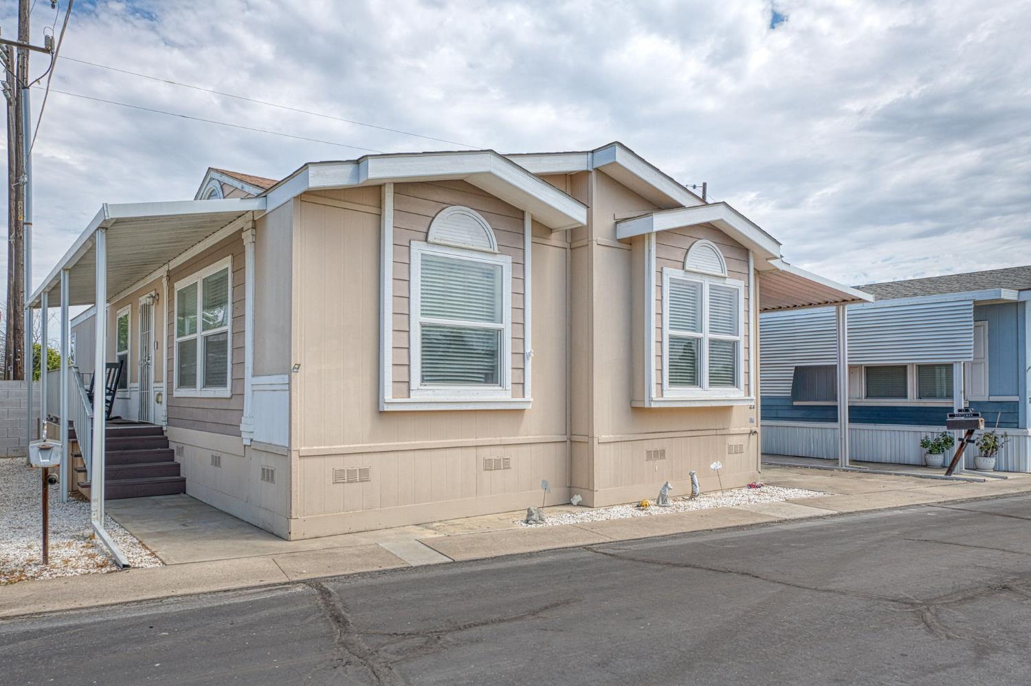 1551 6Th Avenue Dr #21, Kingsburg, CA 93631