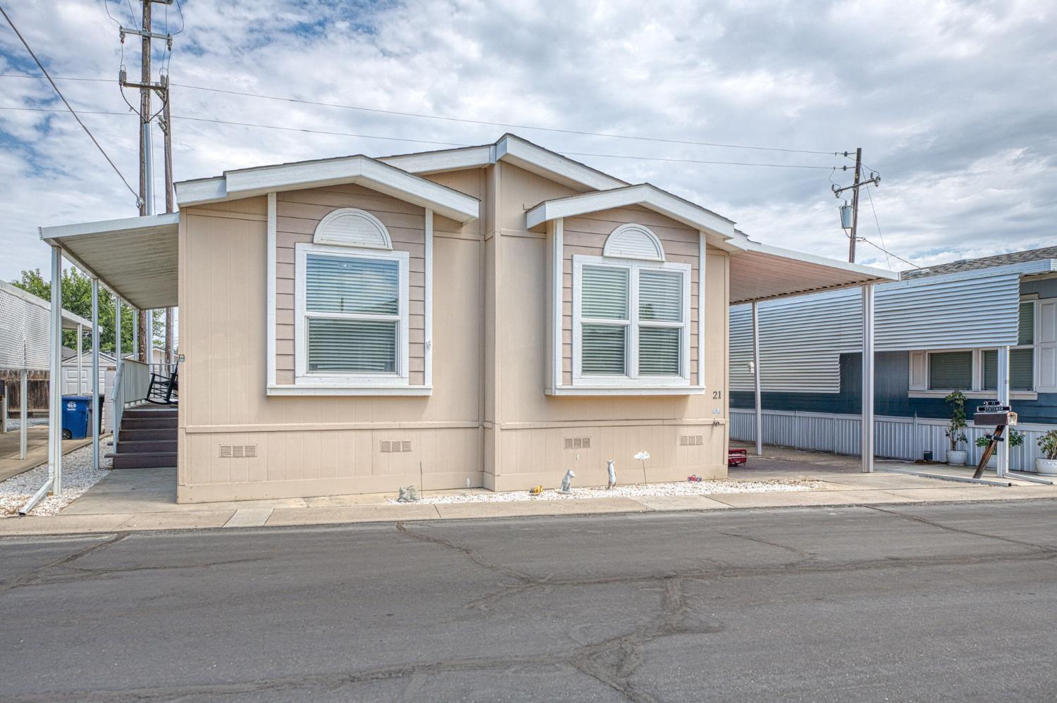 1551 6Th Avenue Dr #21, Kingsburg, CA 93631