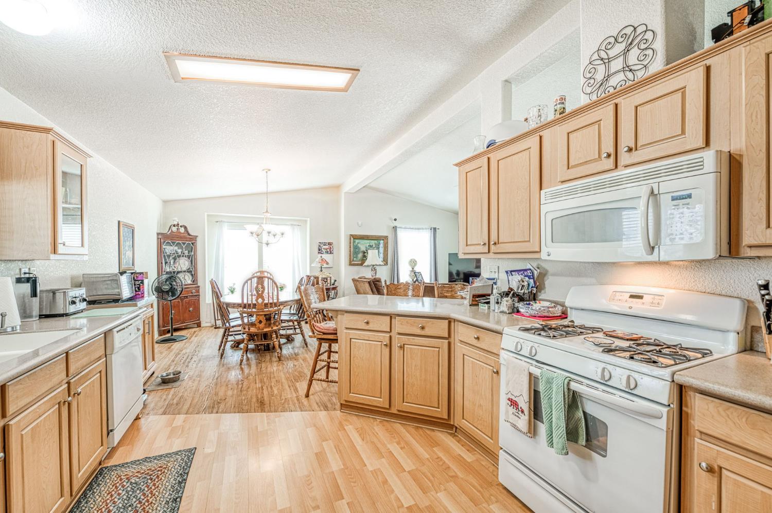 1551 6Th Avenue Dr #21, Kingsburg, CA 93631