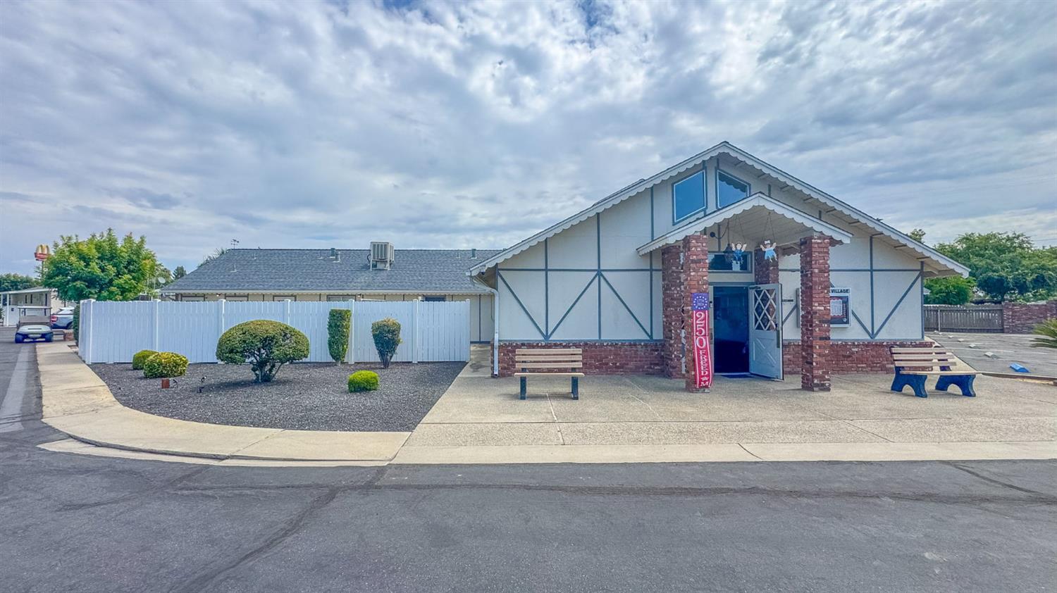 1551 6Th Avenue Dr #21, Kingsburg, CA 93631