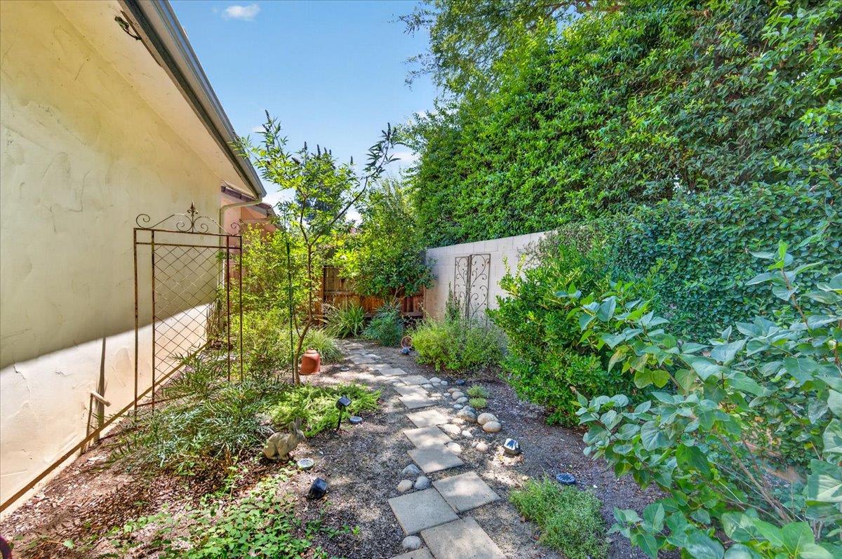 6457 N Warren Ave, Fresno, CA 93711