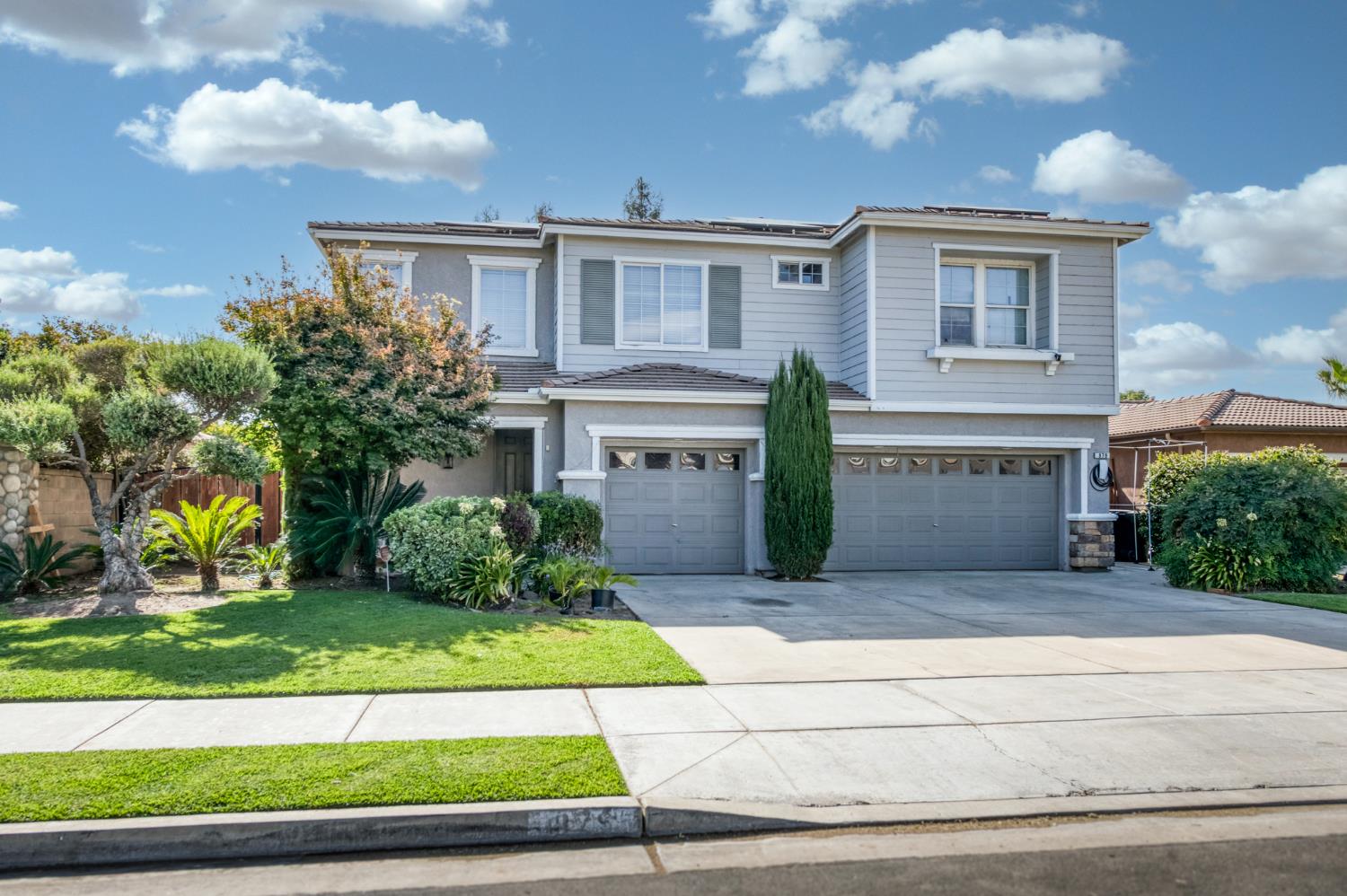 879 Fenmore Ave, Sanger, CA 93657