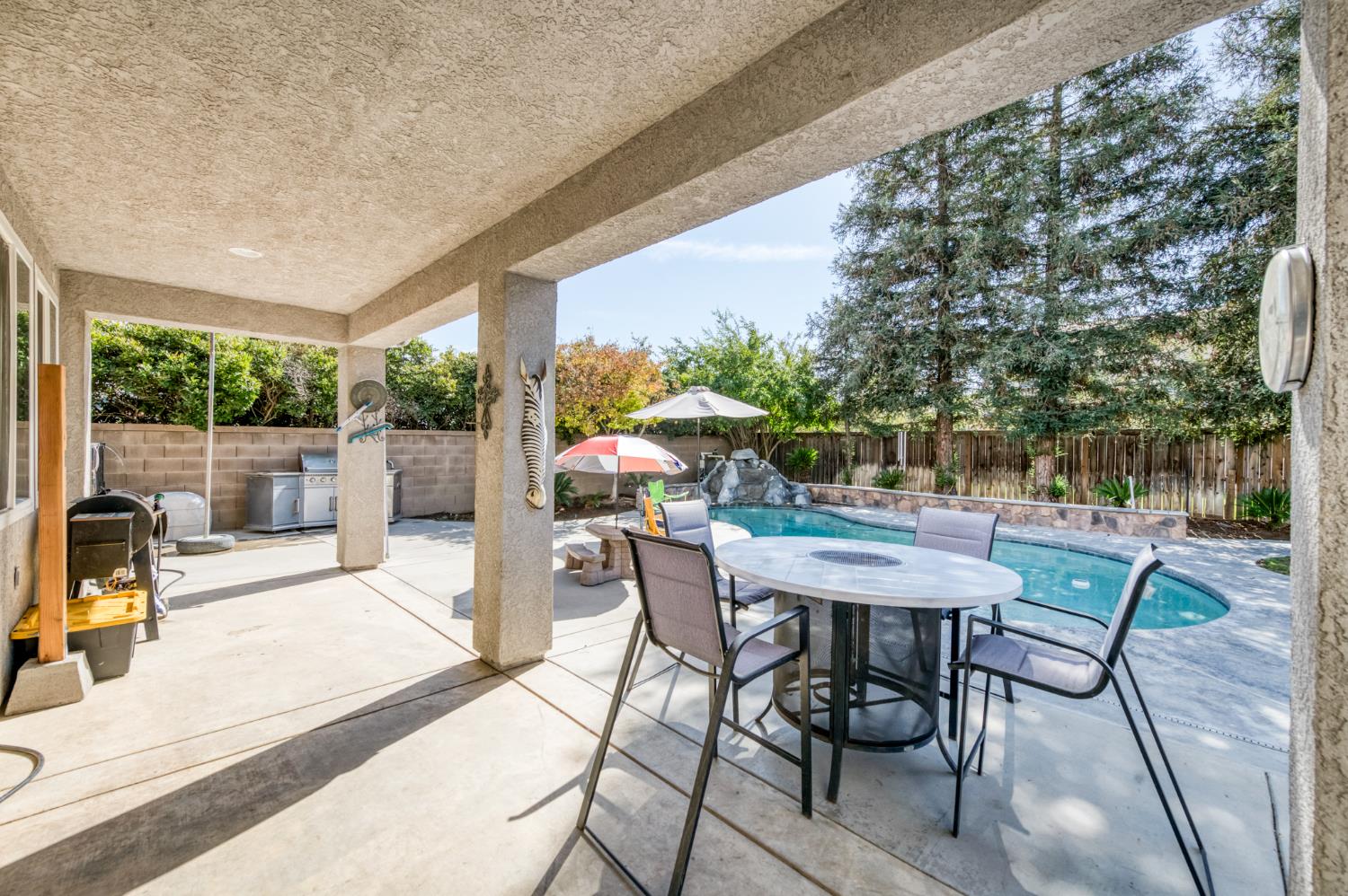 879 Fenmore Ave, Sanger, CA 93657