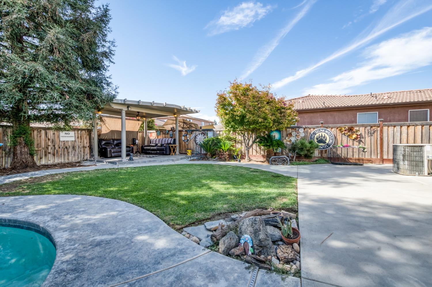 879 Fenmore Ave, Sanger, CA 93657