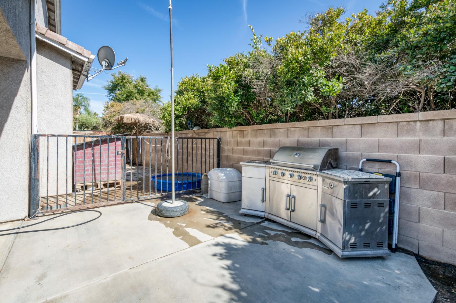 879 Fenmore Ave, Sanger, CA 93657