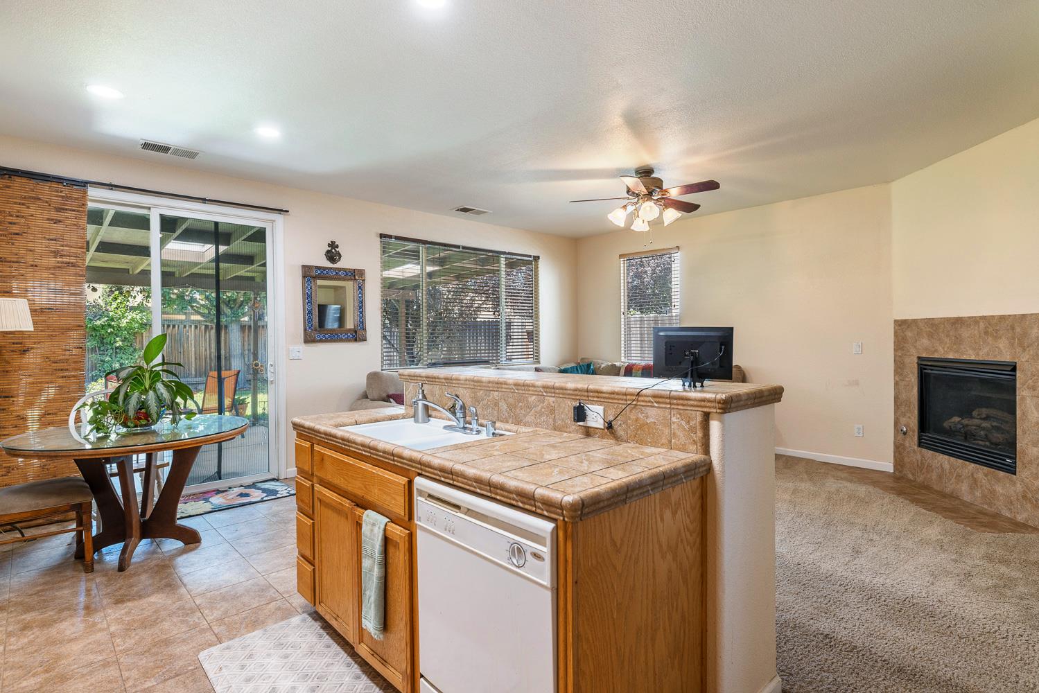 893 Chianti Cir, Coalinga, CA 93210