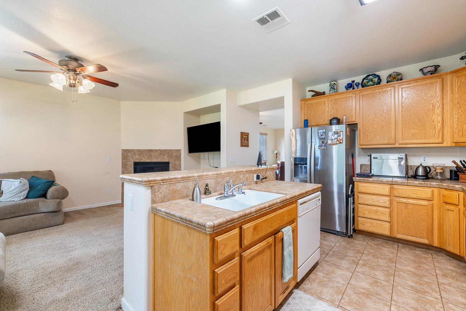 893 Chianti Cir, Coalinga, CA 93210