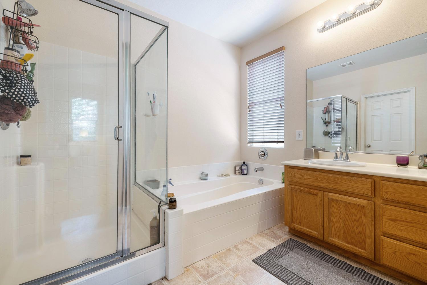 893 Chianti Cir, Coalinga, CA 93210