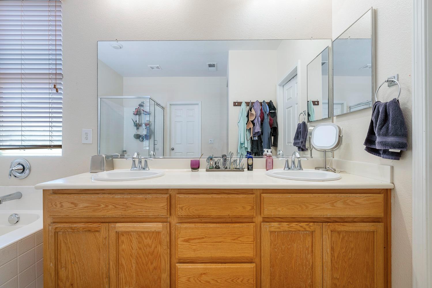 893 Chianti Cir, Coalinga, CA 93210