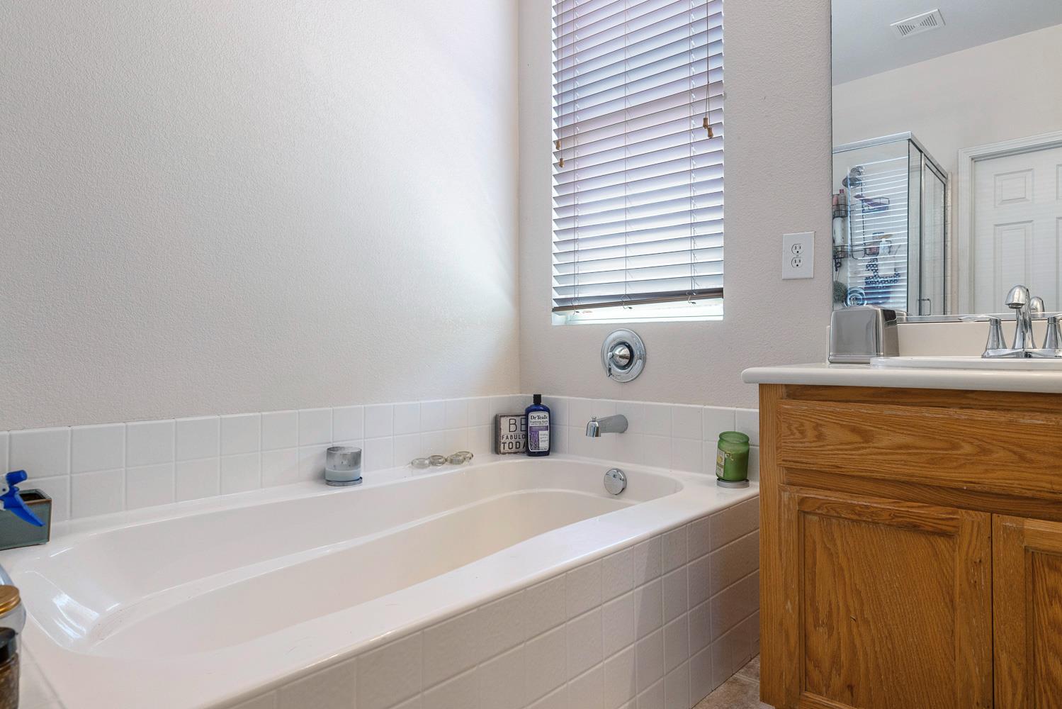 893 Chianti Cir, Coalinga, CA 93210