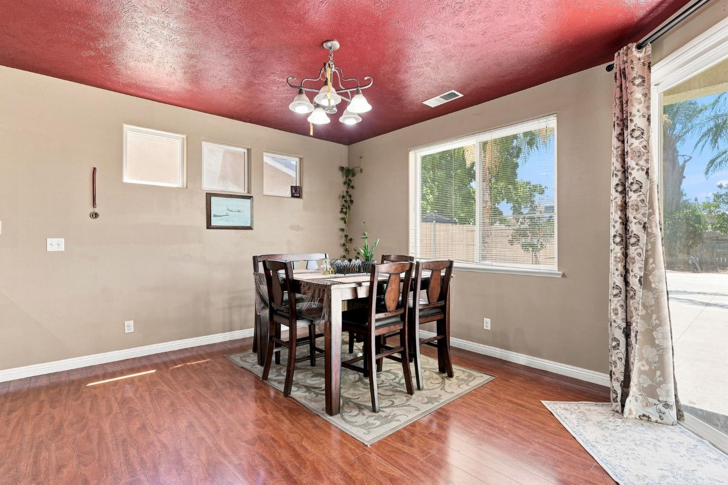 2422 S Duke Ave S, Fresno, CA 93727