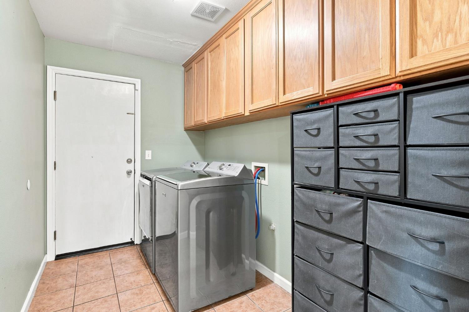 2422 S Duke Ave S, Fresno, CA 93727