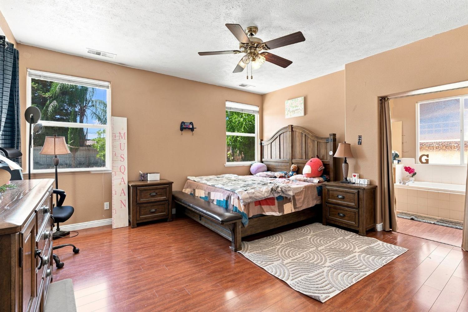 2422 S Duke Ave S, Fresno, CA 93727