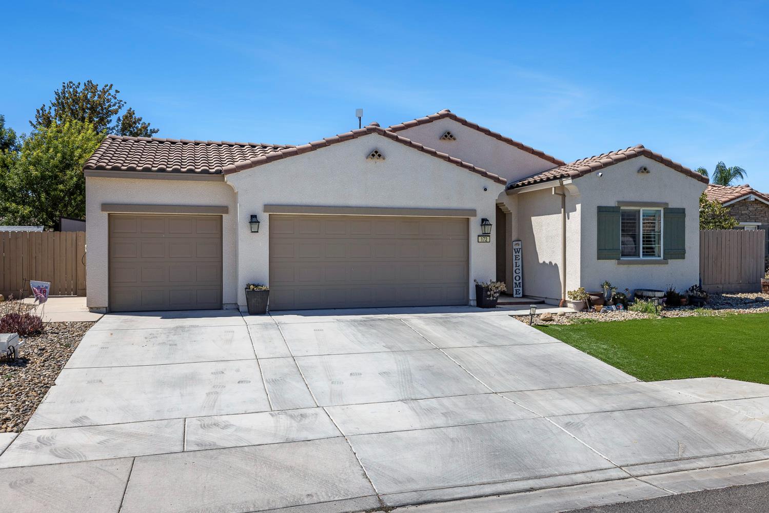 172 Adobe Ct, Coalinga, CA 93210