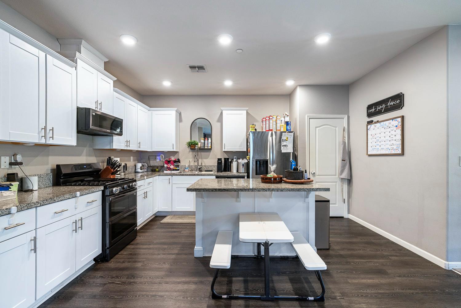 172 Adobe Ct, Coalinga, CA 93210