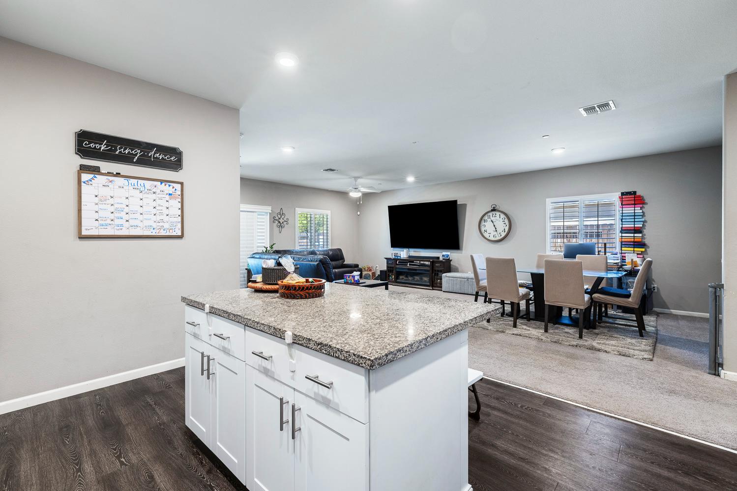 172 Adobe Ct, Coalinga, CA 93210