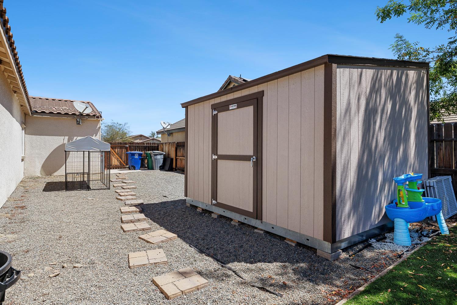 172 Adobe Ct, Coalinga, CA 93210
