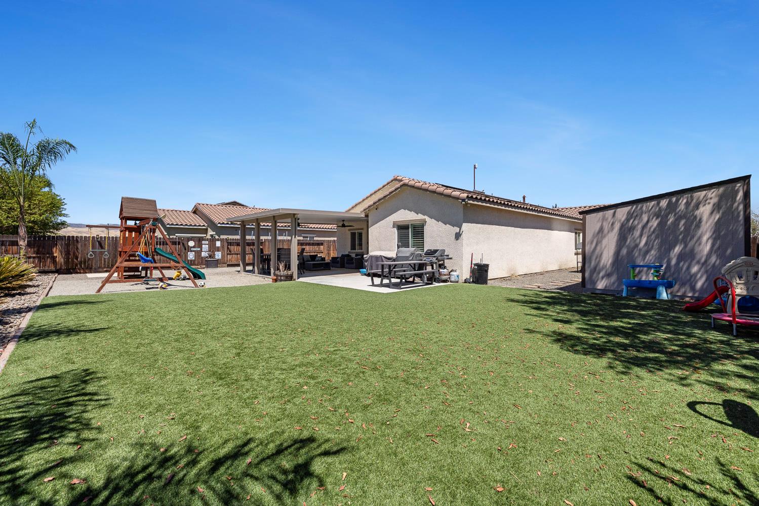 172 Adobe Ct, Coalinga, CA 93210