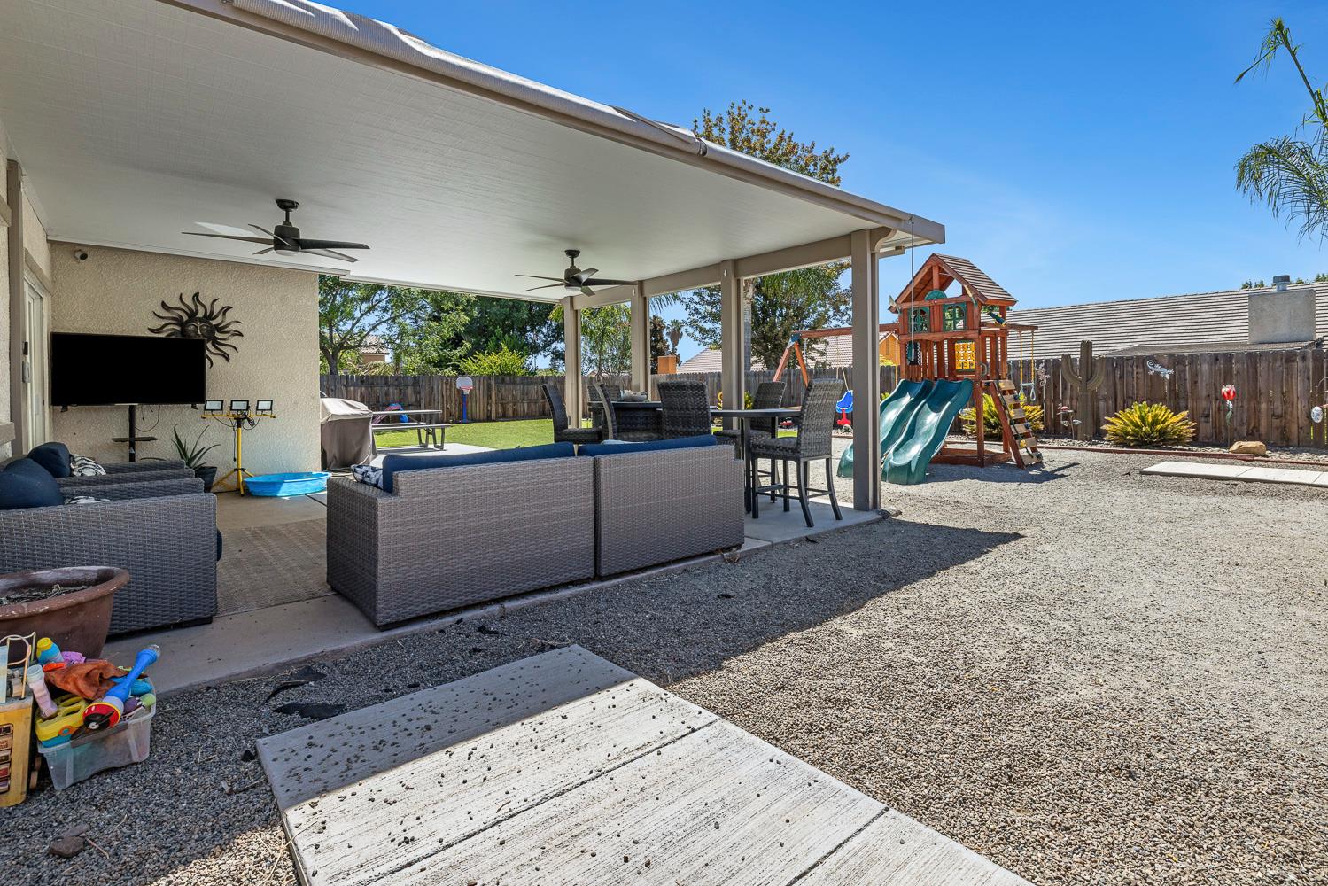 172 Adobe Ct, Coalinga, CA 93210