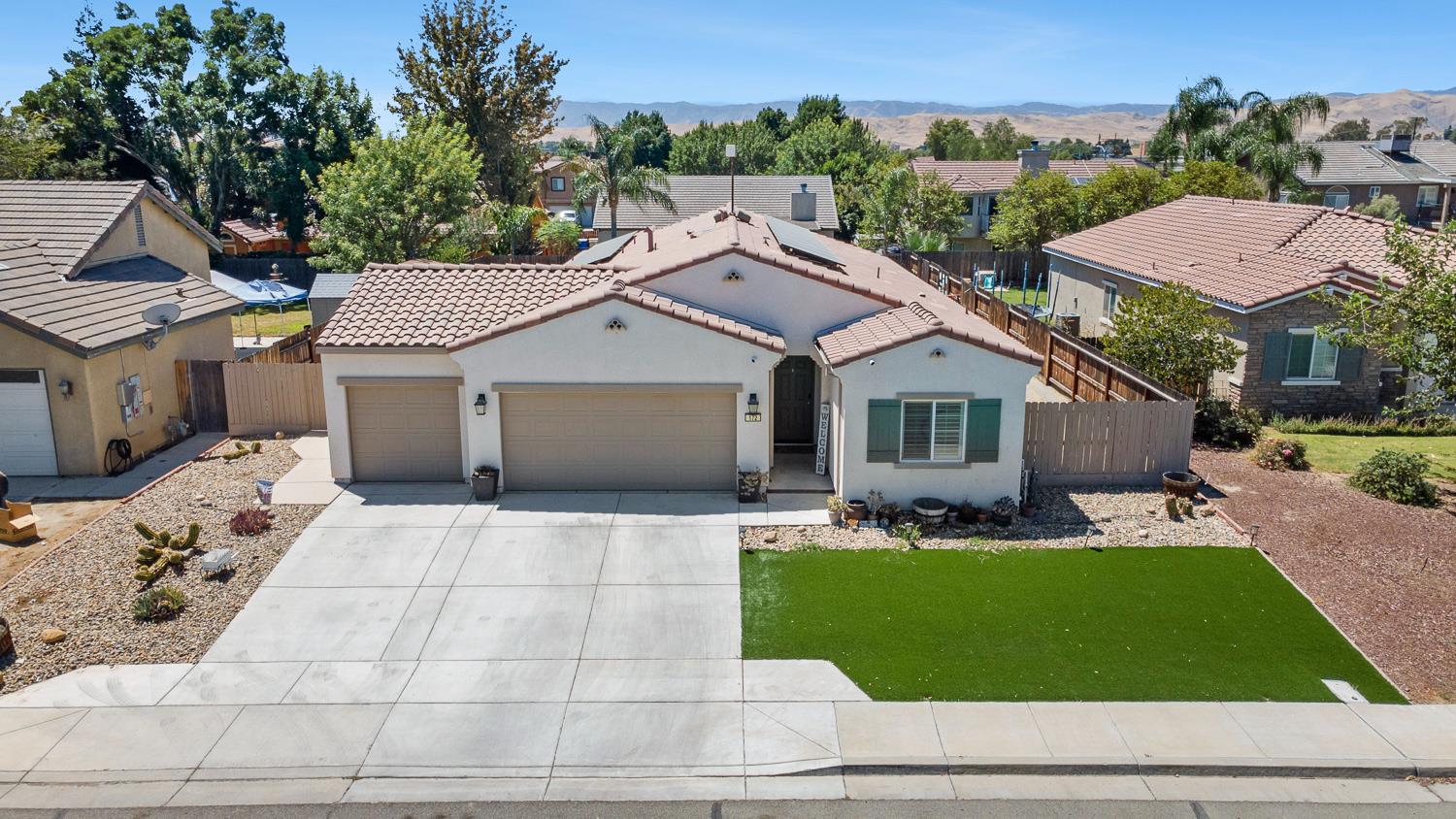 172 Adobe Ct, Coalinga, CA 93210