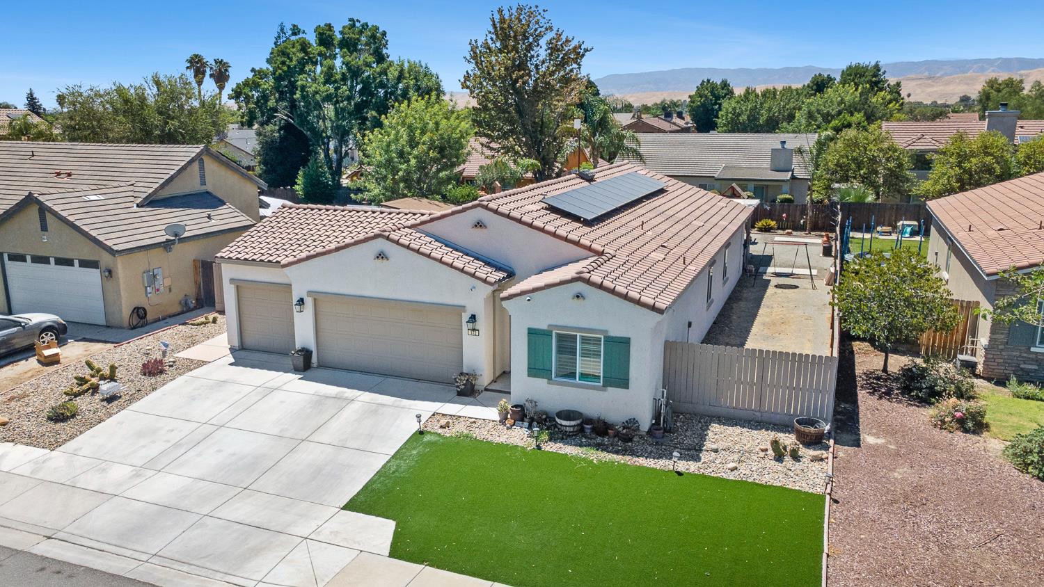 172 Adobe Ct, Coalinga, CA 93210