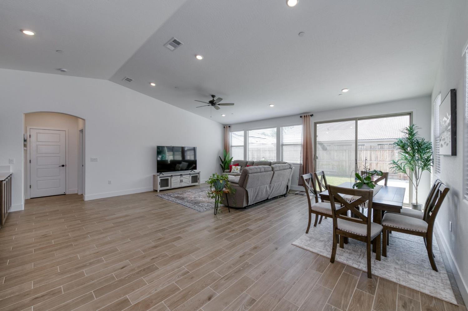 7213 E Brown Ave, Fresno, CA 93737